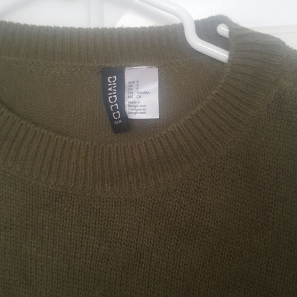 Green sweater - Picture 2 of 4